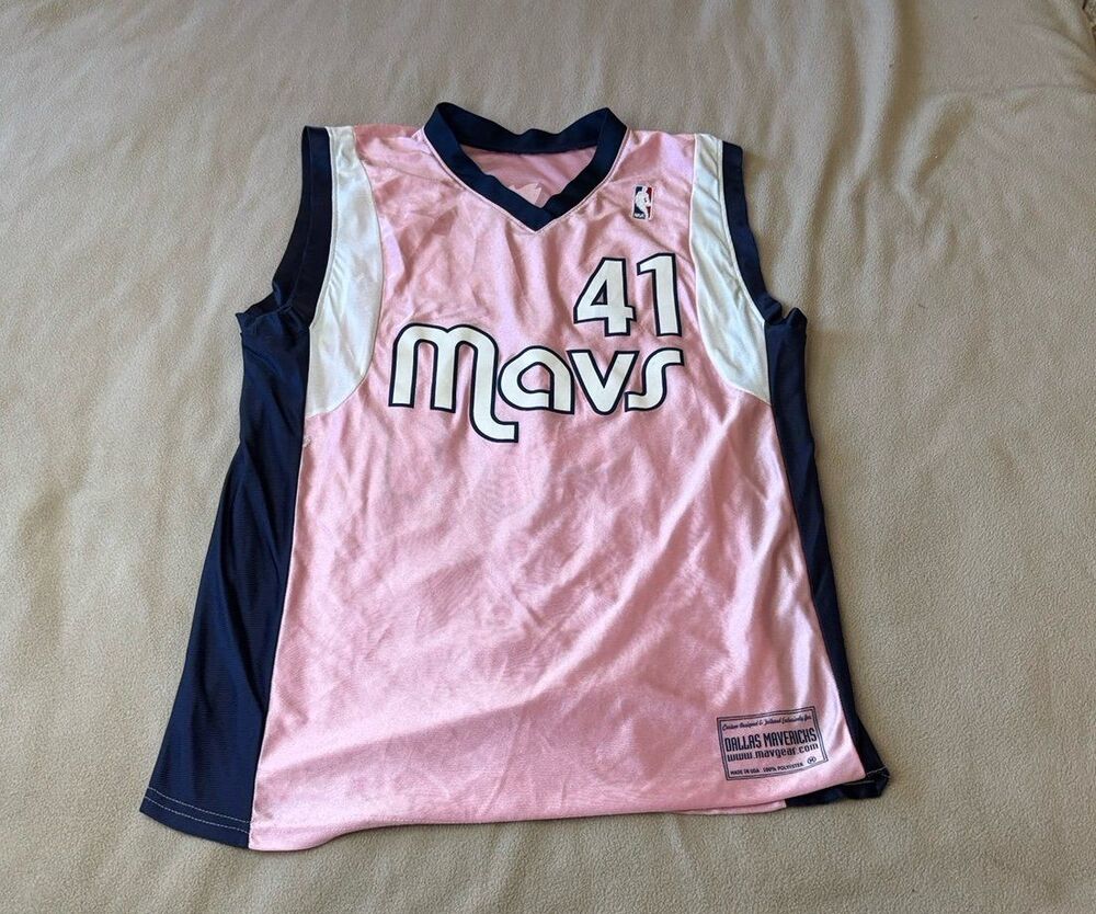 Vintage Dallas Mavericks Dirk Nowitzki Pink Women’s Mavgear